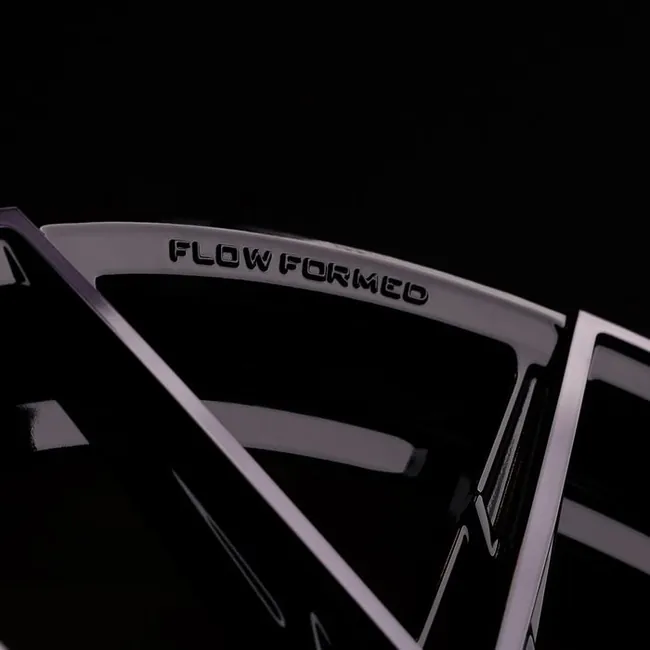 Cerchio auto Flow Forming con finitura premium